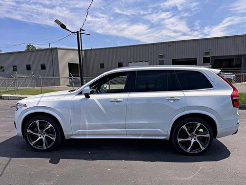 Crystal White Pearl 2019 Volvo XC90 T6 R-Design