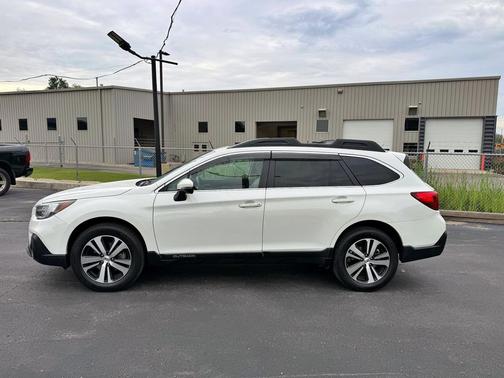 Crystal White Pearl 2019 Subaru Outback 3.6R Limited