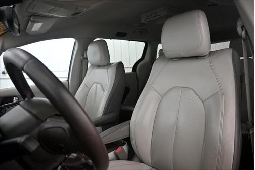 2018 Chrysler Pacifica Touring-L