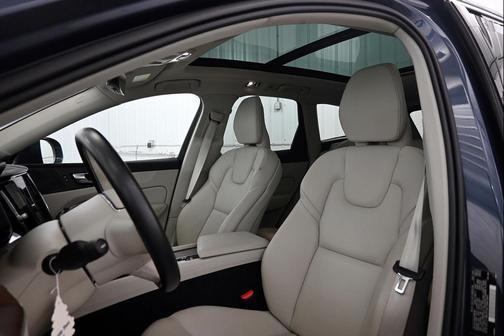 2021 Volvo XC60 T6 Momentum