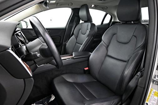 2019 Volvo S60 T6 Momentum