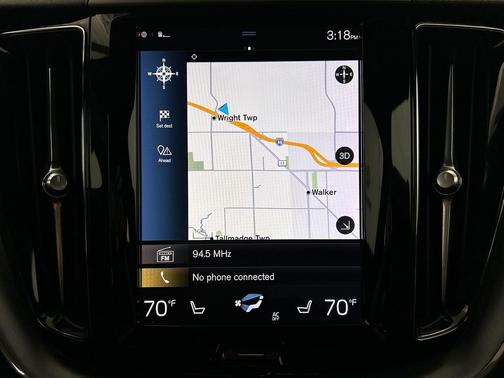 Crystal White Metallic 2020 Volvo XC60 T6 Momentum