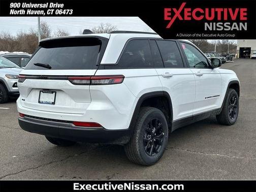 2026 Jeep Grand Cherokee Laredo
