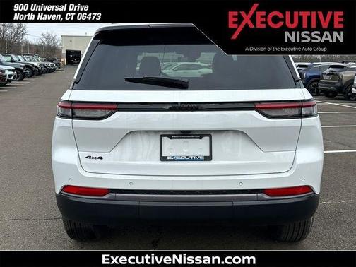 2026 Jeep Grand Cherokee Laredo