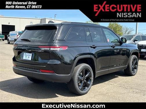 2025 Jeep Grand Cherokee Laredo