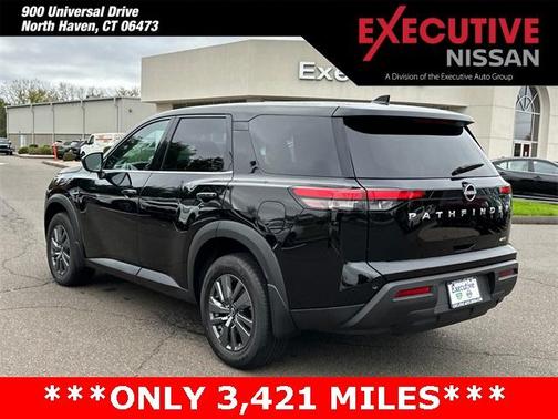2024 Nissan Pathfinder S
