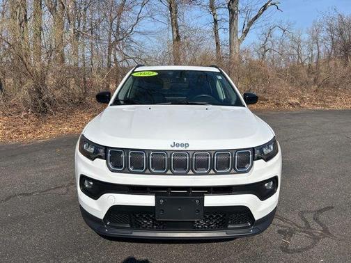 White 2022 Jeep Compass Latitude Lux