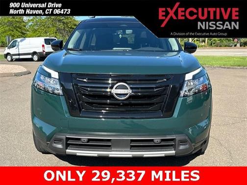 2023 Nissan Pathfinder SL