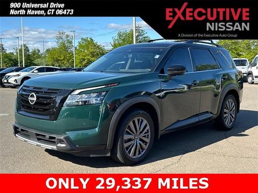 2023 Nissan Pathfinder SL