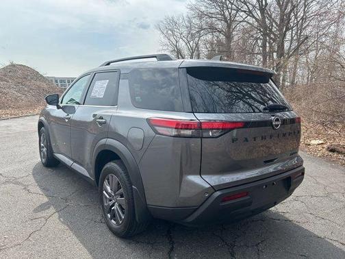 2023 Nissan Pathfinder SV