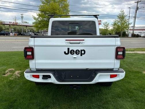 White 2022 Jeep Gladiator Overland