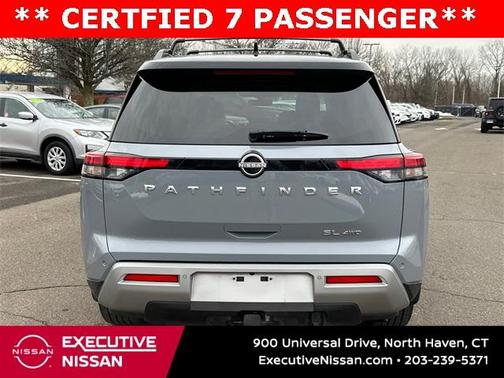 2023 Nissan Pathfinder SL