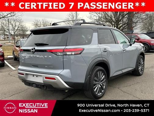 2023 Nissan Pathfinder SL