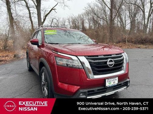 2023 Nissan Pathfinder SL