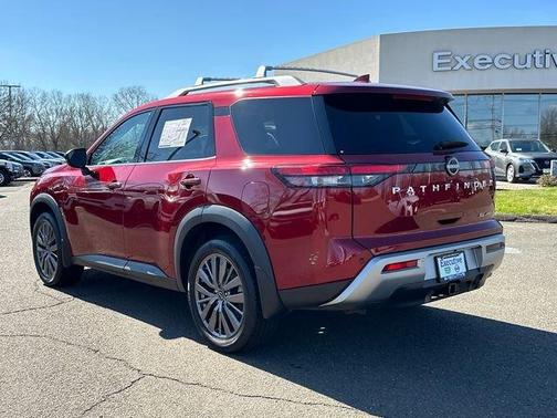 2023 Nissan Pathfinder SL