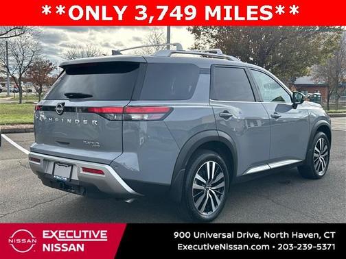 2025 Nissan Pathfinder Platinum