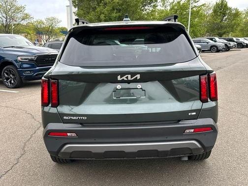 Green 2023 Kia Sorento X-Line EX
