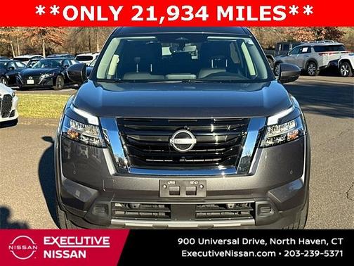 2024 Nissan Pathfinder SL