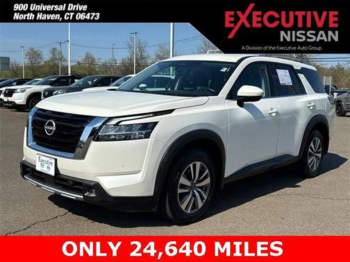 2022 Nissan Pathfinder SL