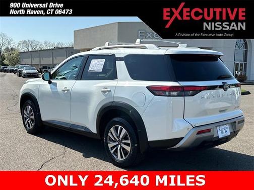 2022 Nissan Pathfinder SL