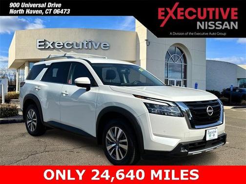 2022 Nissan Pathfinder SL