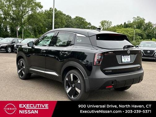 Super Black 2025 Nissan Kicks SR