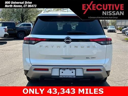 2022 Nissan Pathfinder SL