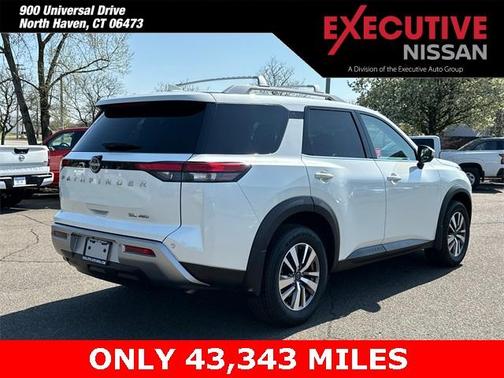 2022 Nissan Pathfinder SL