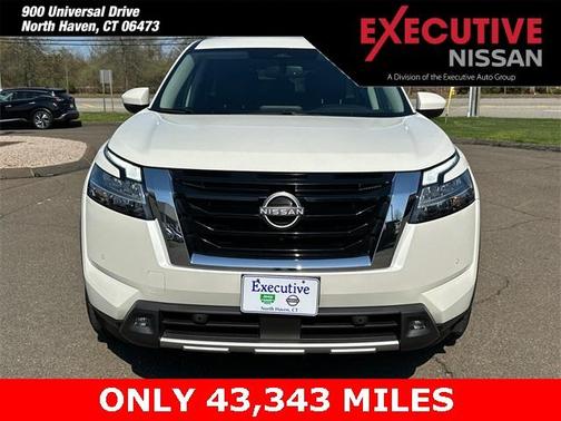 2022 Nissan Pathfinder SL