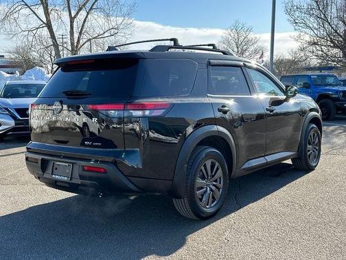 2022 Nissan Pathfinder SV
