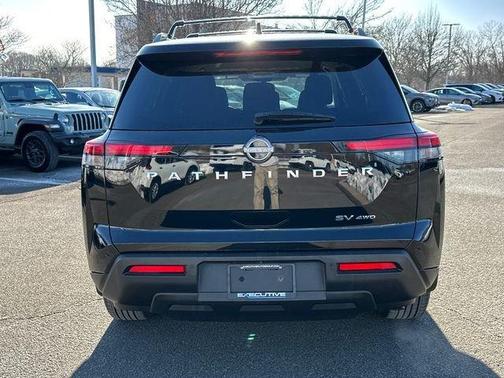 2022 Nissan Pathfinder SV