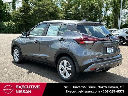 Gun Metallic 2025 Nissan Kicks Play S
