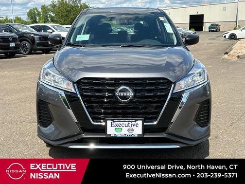 Gun Metallic 2025 Nissan Kicks Play S