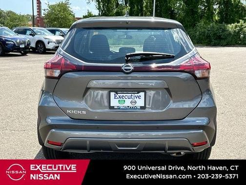 Gun Metallic 2025 Nissan Kicks Play S