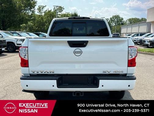 2024 Nissan Titan SV