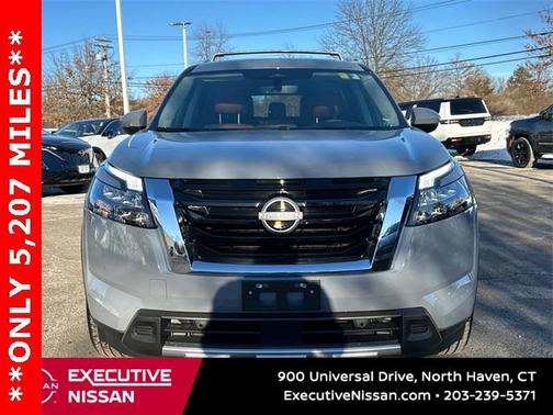 2025 Nissan Pathfinder Platinum
