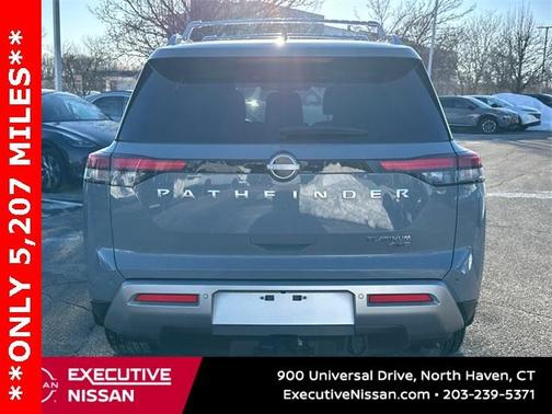 2025 Nissan Pathfinder Platinum