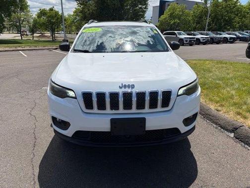 White 2022 Jeep Cherokee Latitude Lux