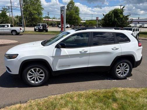 White 2022 Jeep Cherokee Latitude Lux