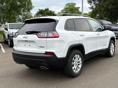 White 2022 Jeep Cherokee Latitude Lux