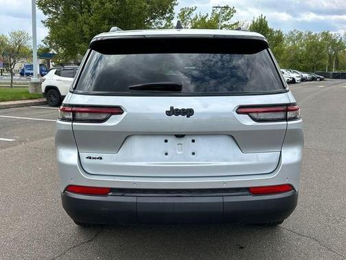 Silver 2024 Jeep Grand Cherokee L Laredo