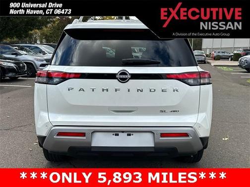 2024 Nissan Pathfinder SL