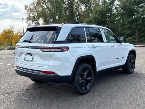 White 2027 Jeep Grand Cherokee Limited