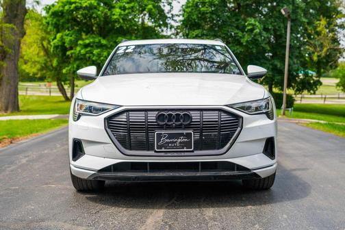 Glacier White Metallic 2022 Audi e-tron Premium Plus