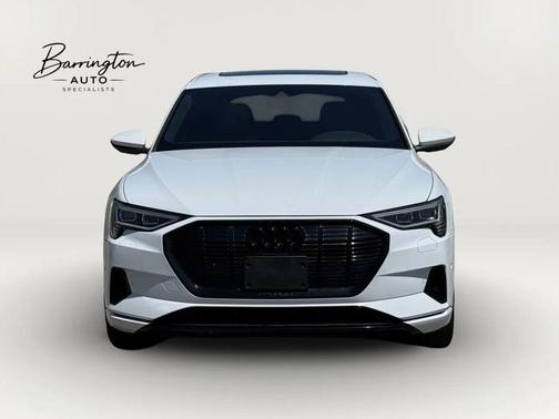 Glacier White Metallic 2022 Audi e-tron Premium Plus