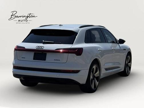 Glacier White Metallic 2022 Audi e-tron Premium Plus