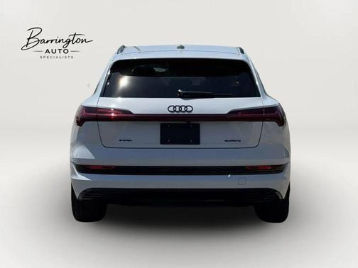Glacier White Metallic 2022 Audi e-tron Premium Plus