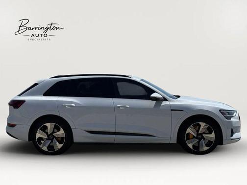 Glacier White Metallic 2022 Audi e-tron Premium Plus
