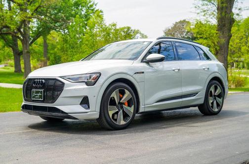 Glacier White Metallic 2022 Audi e-tron Premium Plus