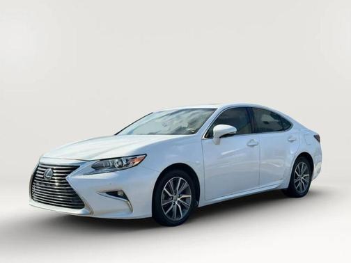 White 2017 Lexus ES 300h Base